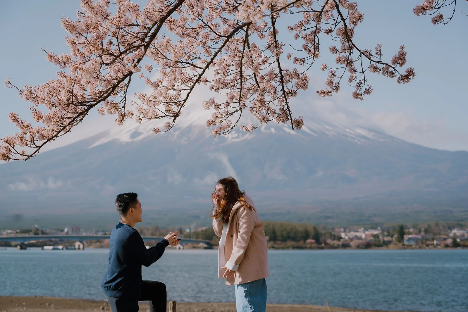 Autumn proposal photoshoot in Kyoto by Photo My Tokyo